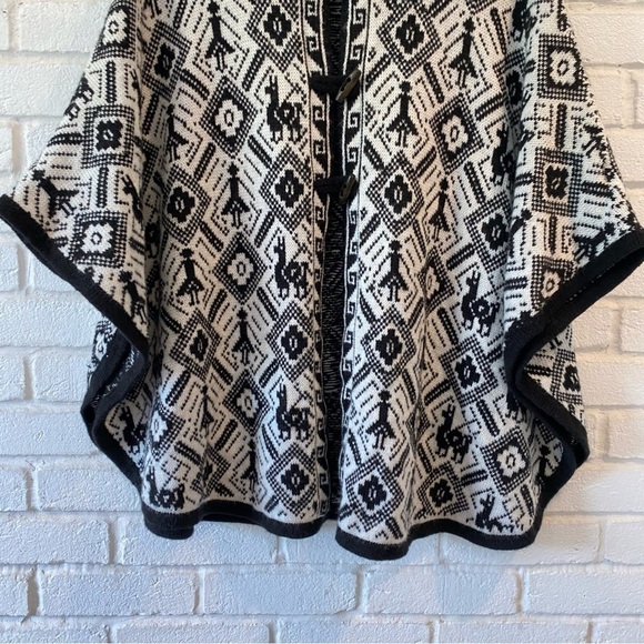 Alpaca Connection Hooded Sweater Shawl Poncho Black White Women’s One Size - Picture 3 of 11